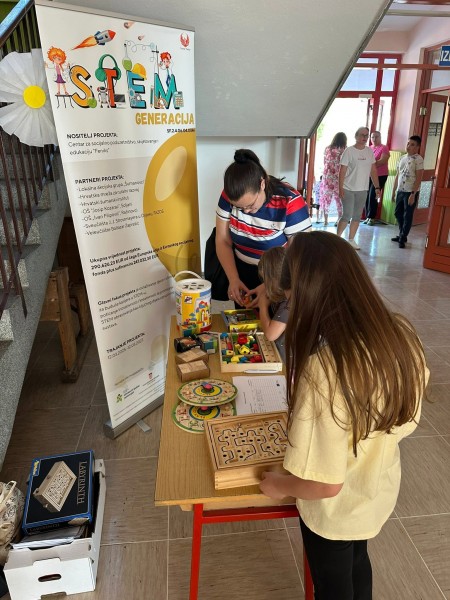 promocija-stem-podrucja-na-javnim-mjestima-dan-skole-u-soljanima02